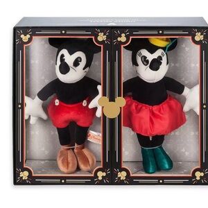 Disney Parks 90th Anniversary Mickey and Minnie Plush Set Limited NIB